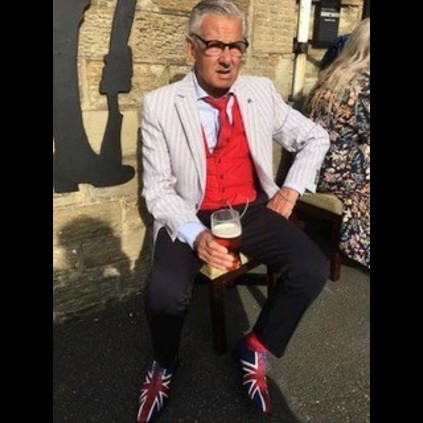 The ever dapper Ed enjoying a well earned post lockdown pint !