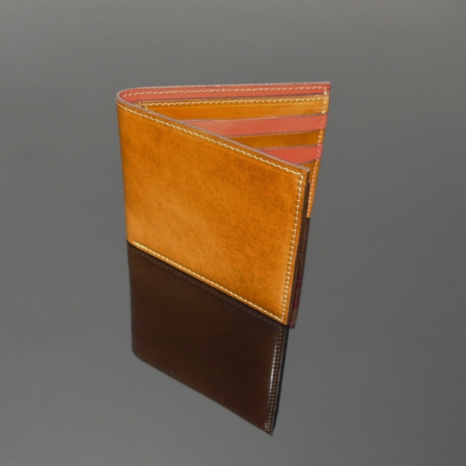Cow Waxy Leather Classic 8 Card Bill-Fold Wallet Tan : 1551 - Gift &  Accessories from Leather Company UK